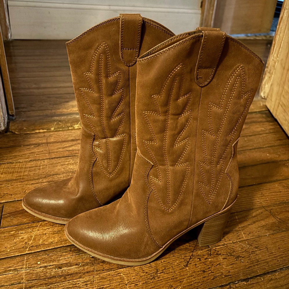 Brown cowgirl boots